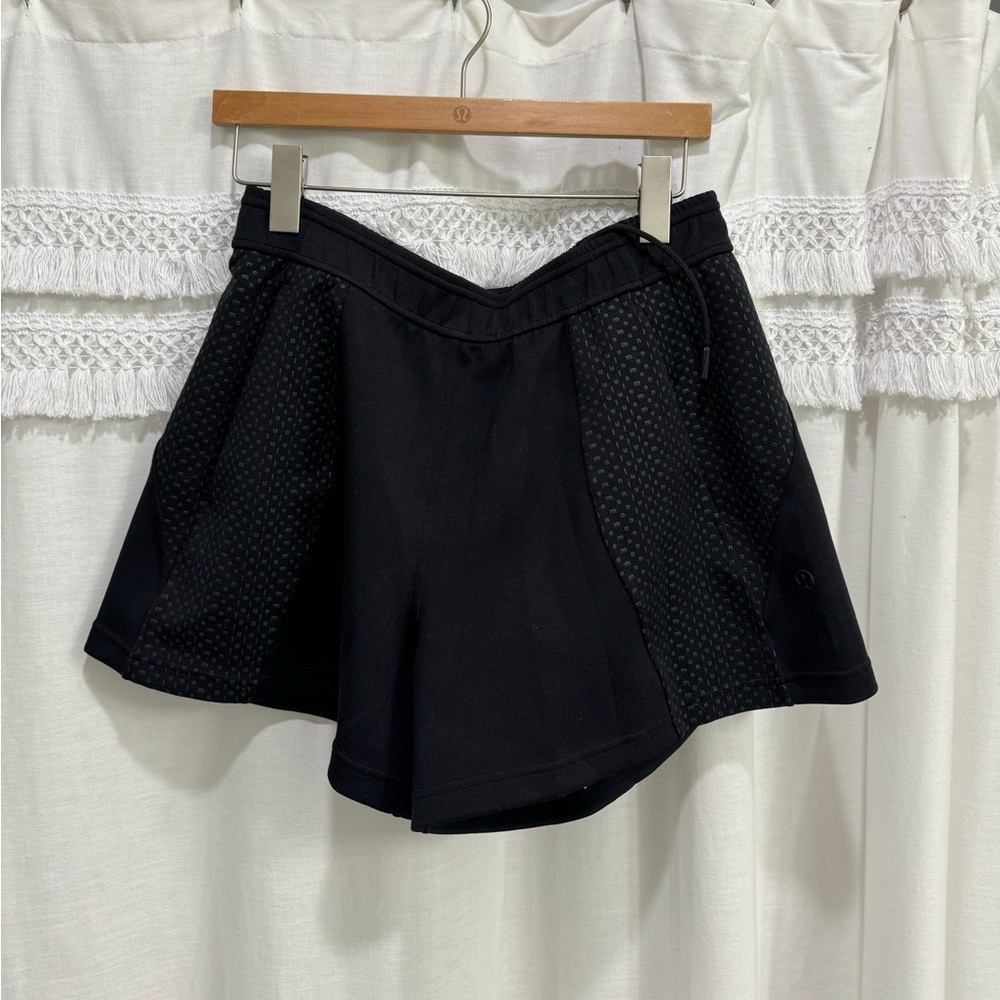 lululemon emboss panel high-rise short 4”